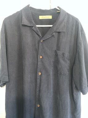 Tommy Bahama Dark Navy Casual Dress button down shirt with Gold Label
100% Silk